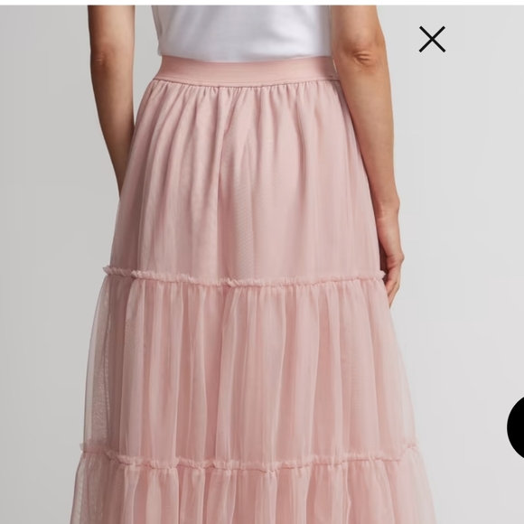 New York and Company tiered tulle skirt - Picture 2 of 6